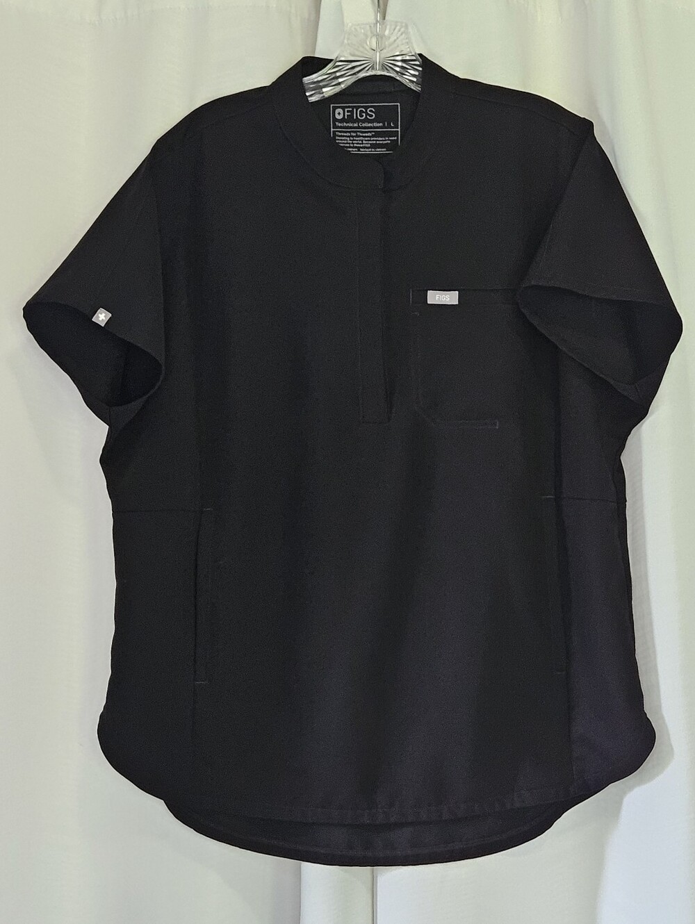 FIGS technical collection men's black mandarin collar qtr zip scrub top size L